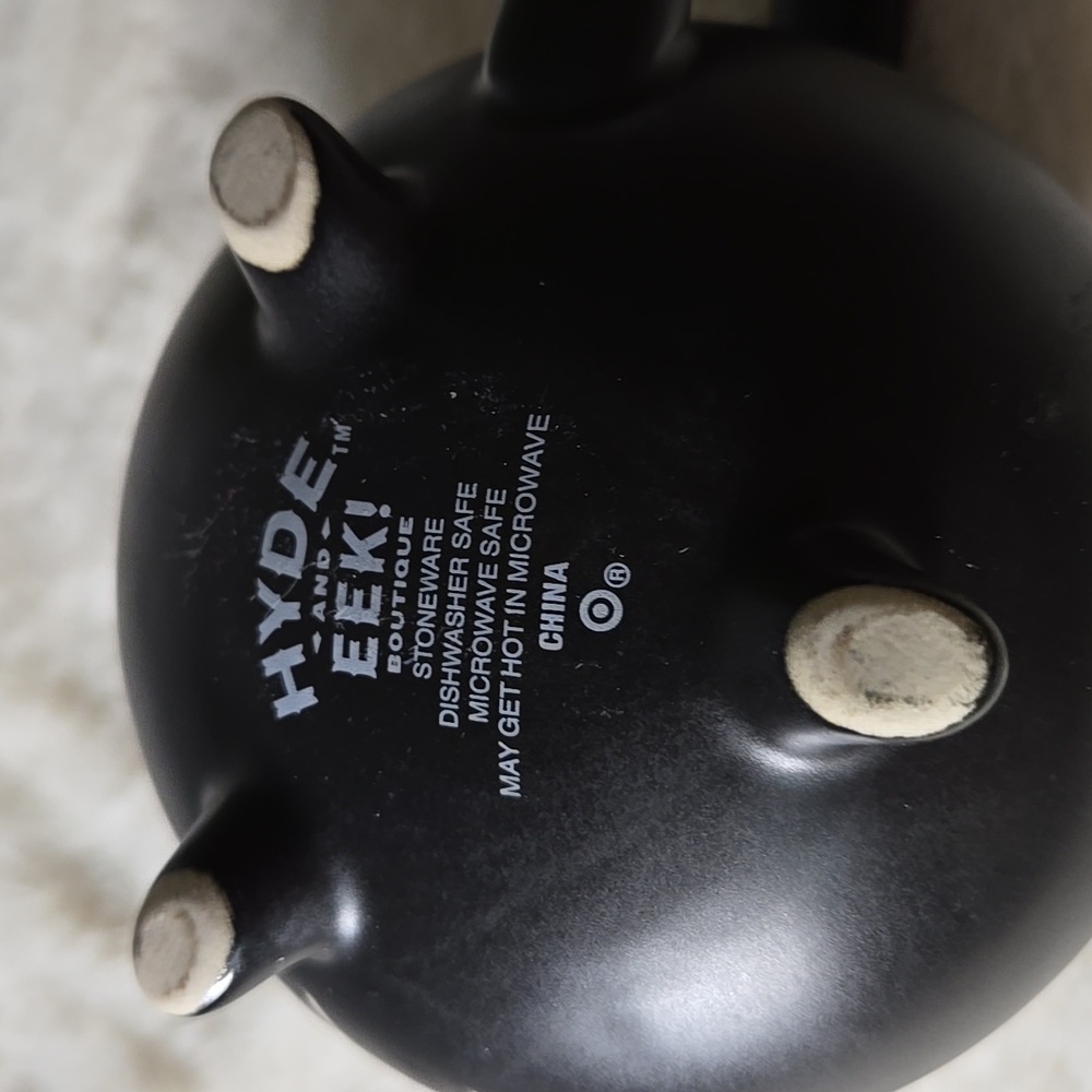 Hyde And Eek Halloween Cauldron Mug - Picture 4 of 4